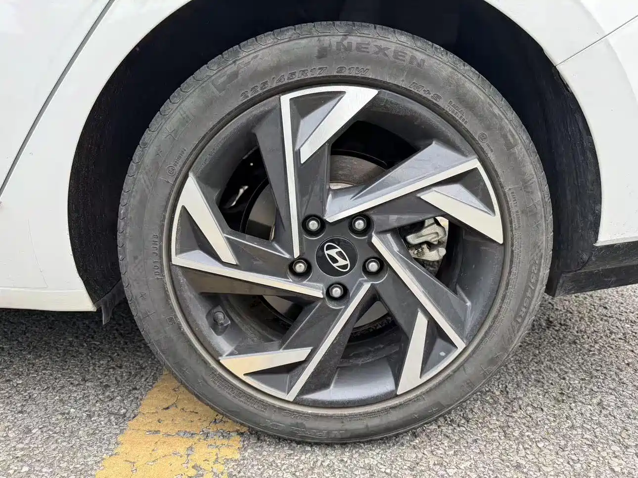 Hyundai Elantra 2023 1.5L CVT GLS Premium фото 14