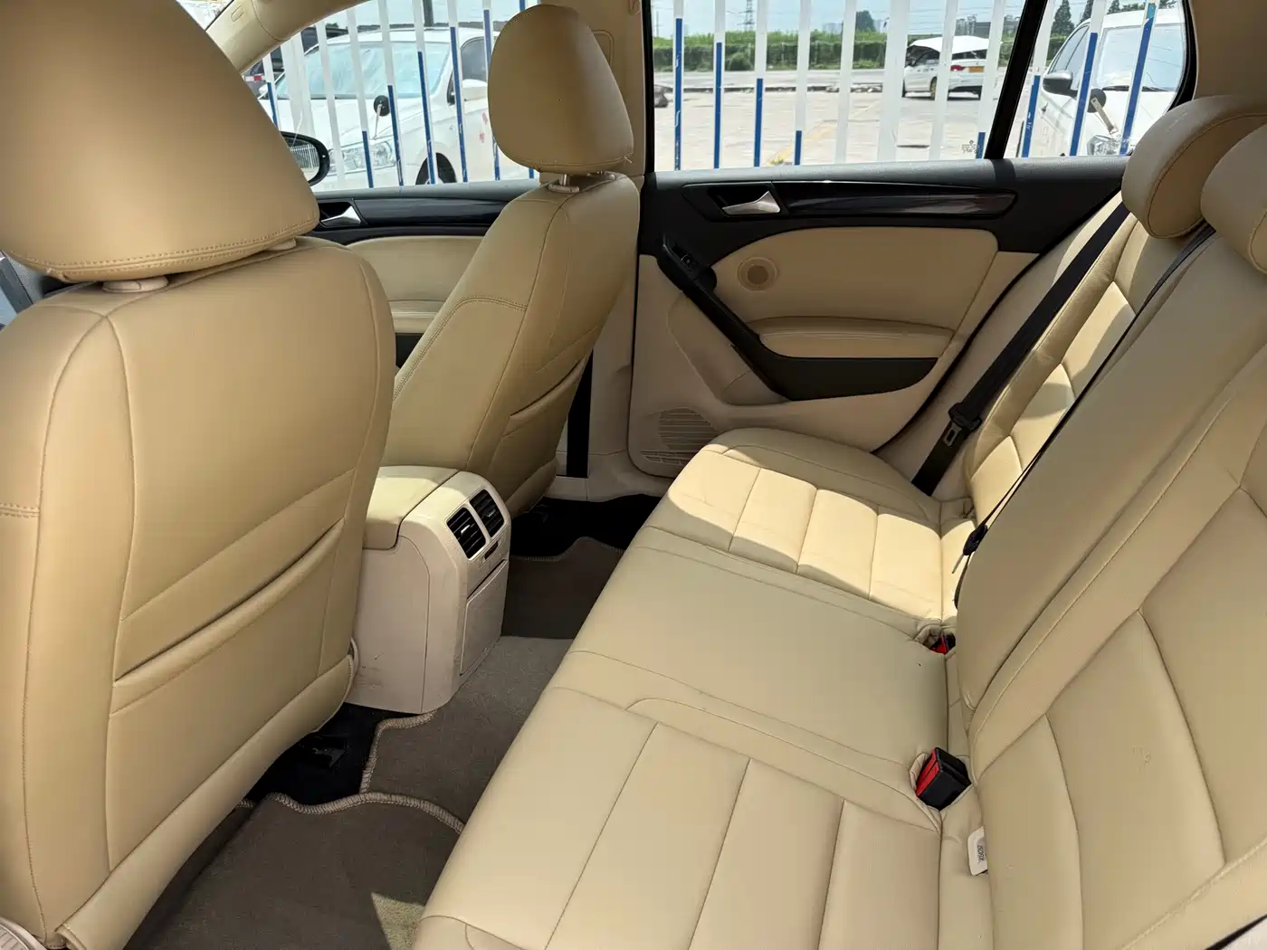 Volkswagen Golf 2011 2011 Model 1.6 Automatic Comfort