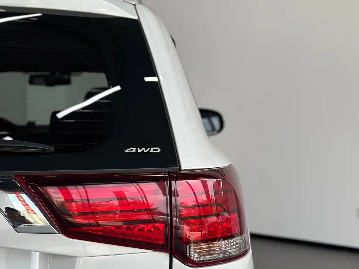 Mitsubishi Outlander 2017 2018 2.4L 4WD Luxury Edition 7-seater