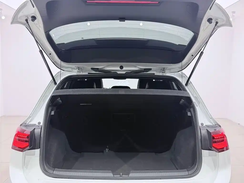 Volkswagen Golf 2023 Model 280TSI DSG R-Line фото 17
