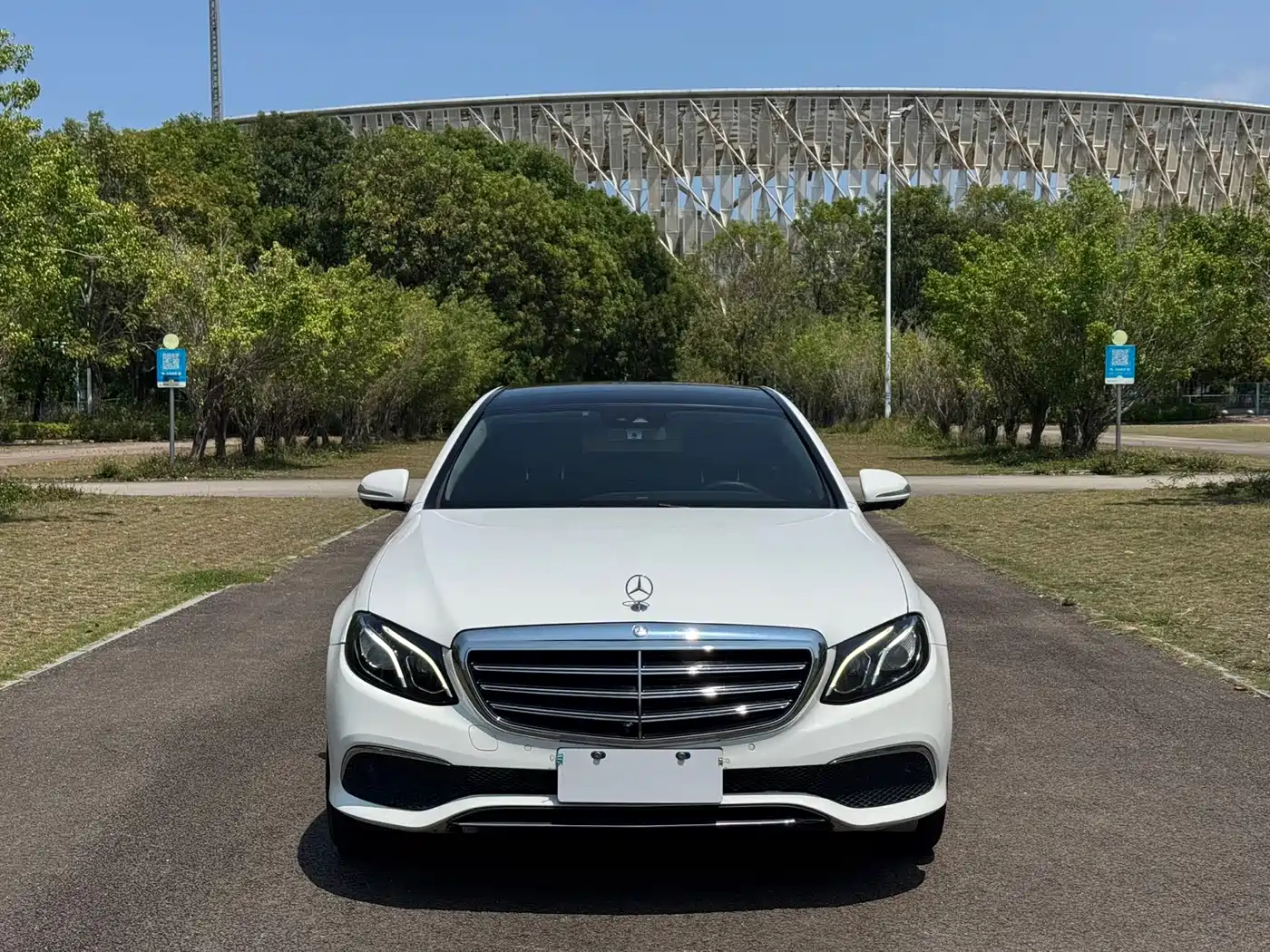 Mercedes-Benz E-Class 2016 E 300 L Luxury фото 2