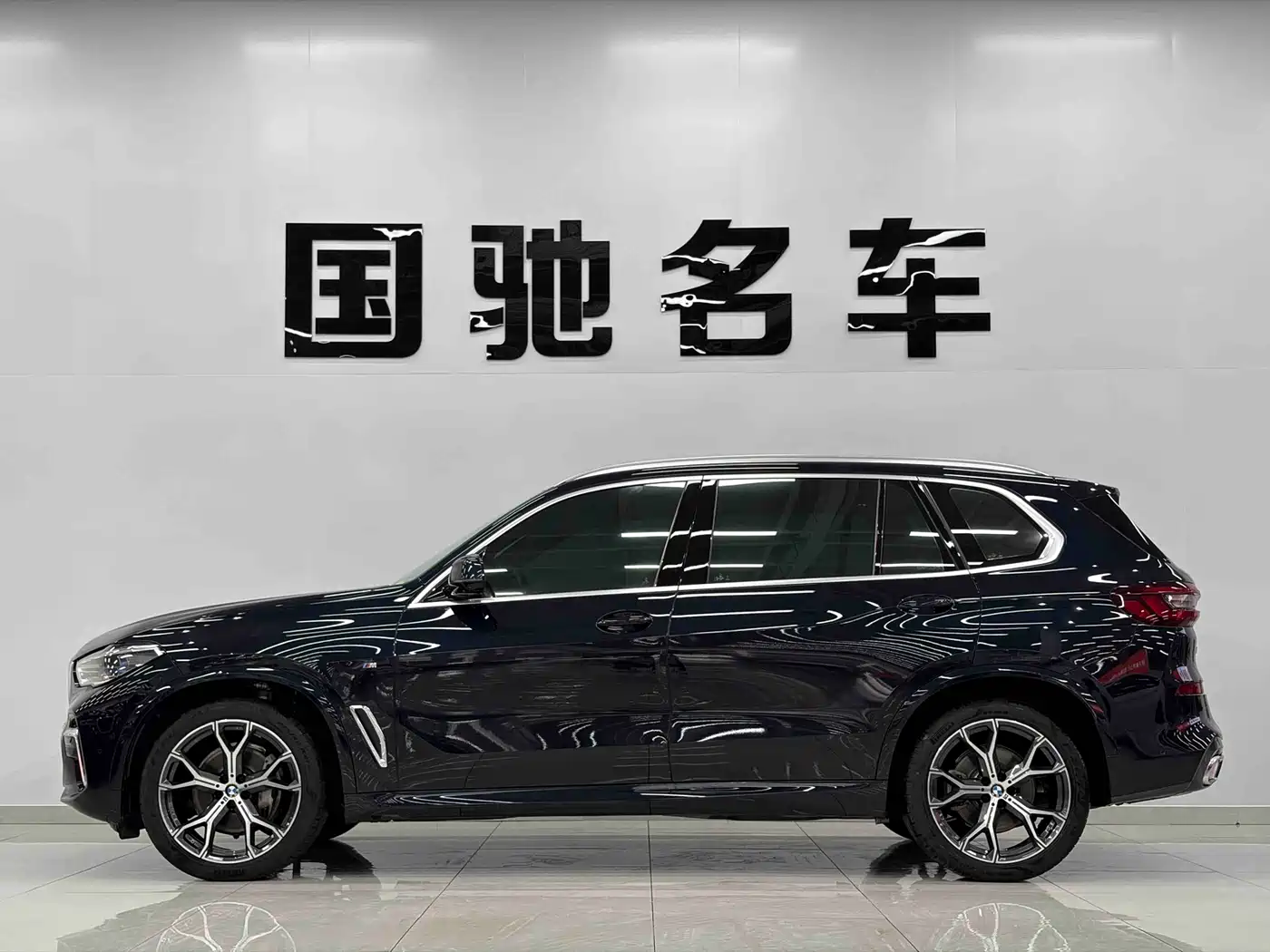 BMW X5 2022 Model xDrive 40Li M Sport Package фото 3