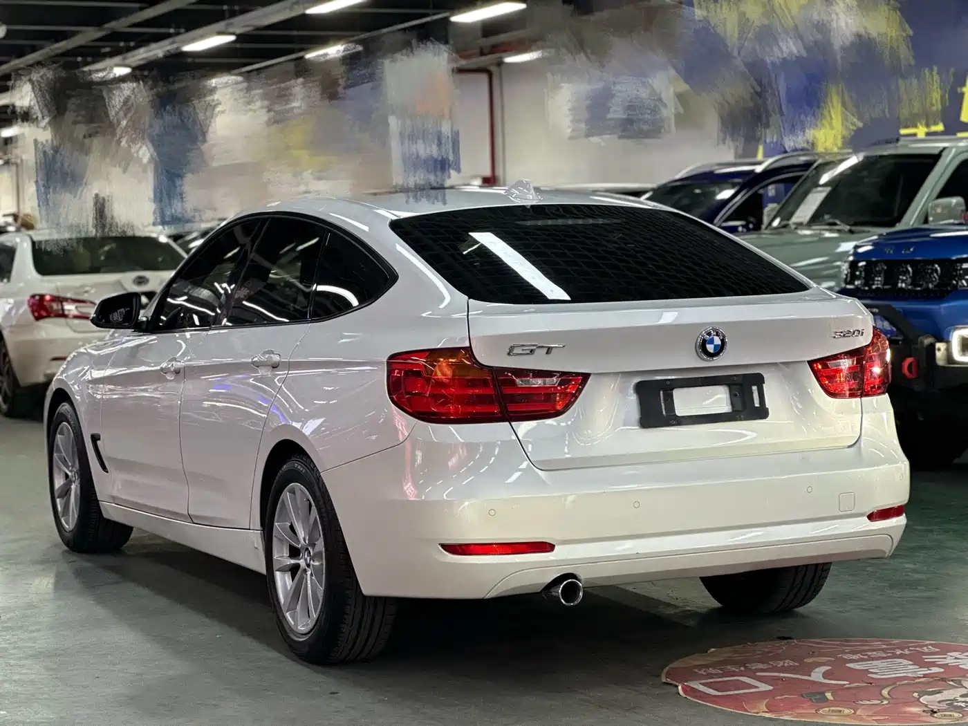 BMW 3 Series GT 2013 Model 320i Leading фото 6