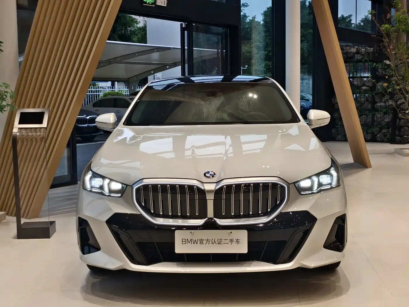 BMW 5 Series 2025 525Li M Sport Package фото 2