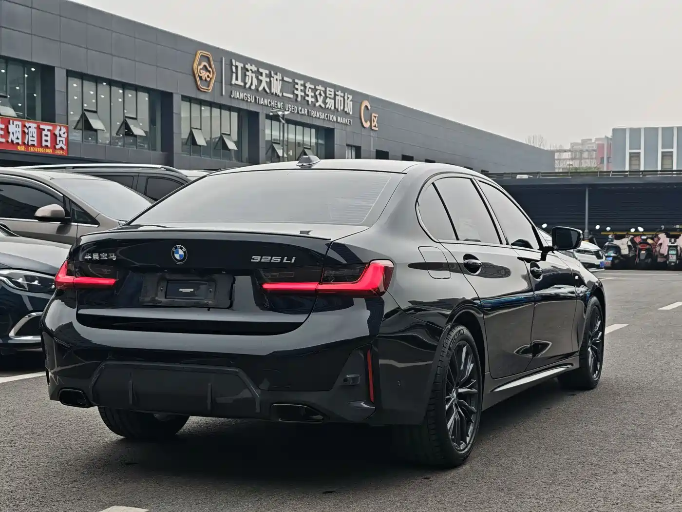 BMW 3 Series 2023 325Li M Sport Black Night Package фото 4