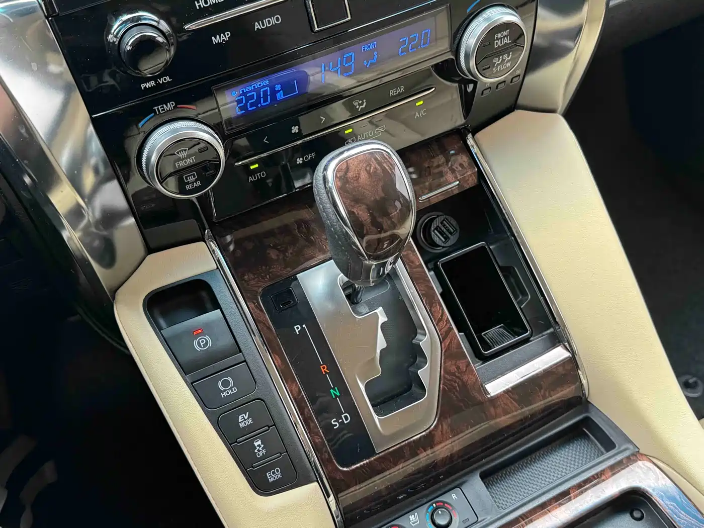 Toyota Alphard 2020 Hybrid 2.5L Luxury Edition фото 20
