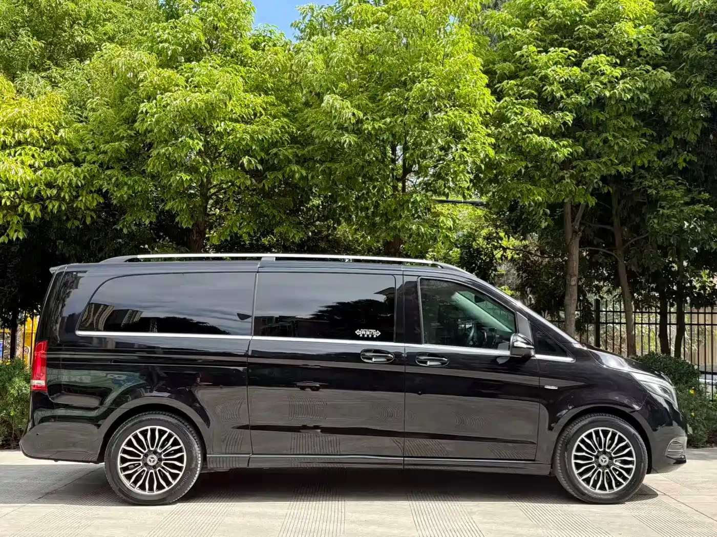 Mercedes-Benz V-Class 2018 V 260 L Premium Long Wheelbase Edition China VI фото 23