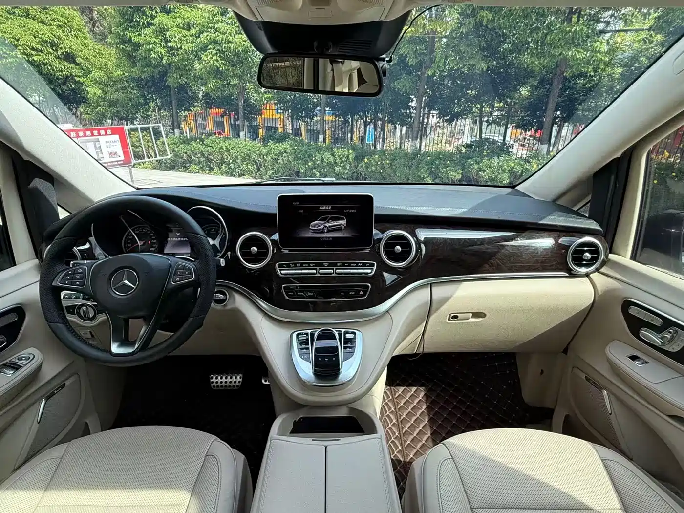 Mercedes-Benz V-Class 2018 V 260 L Premium Long Wheelbase Edition China VI фото 28