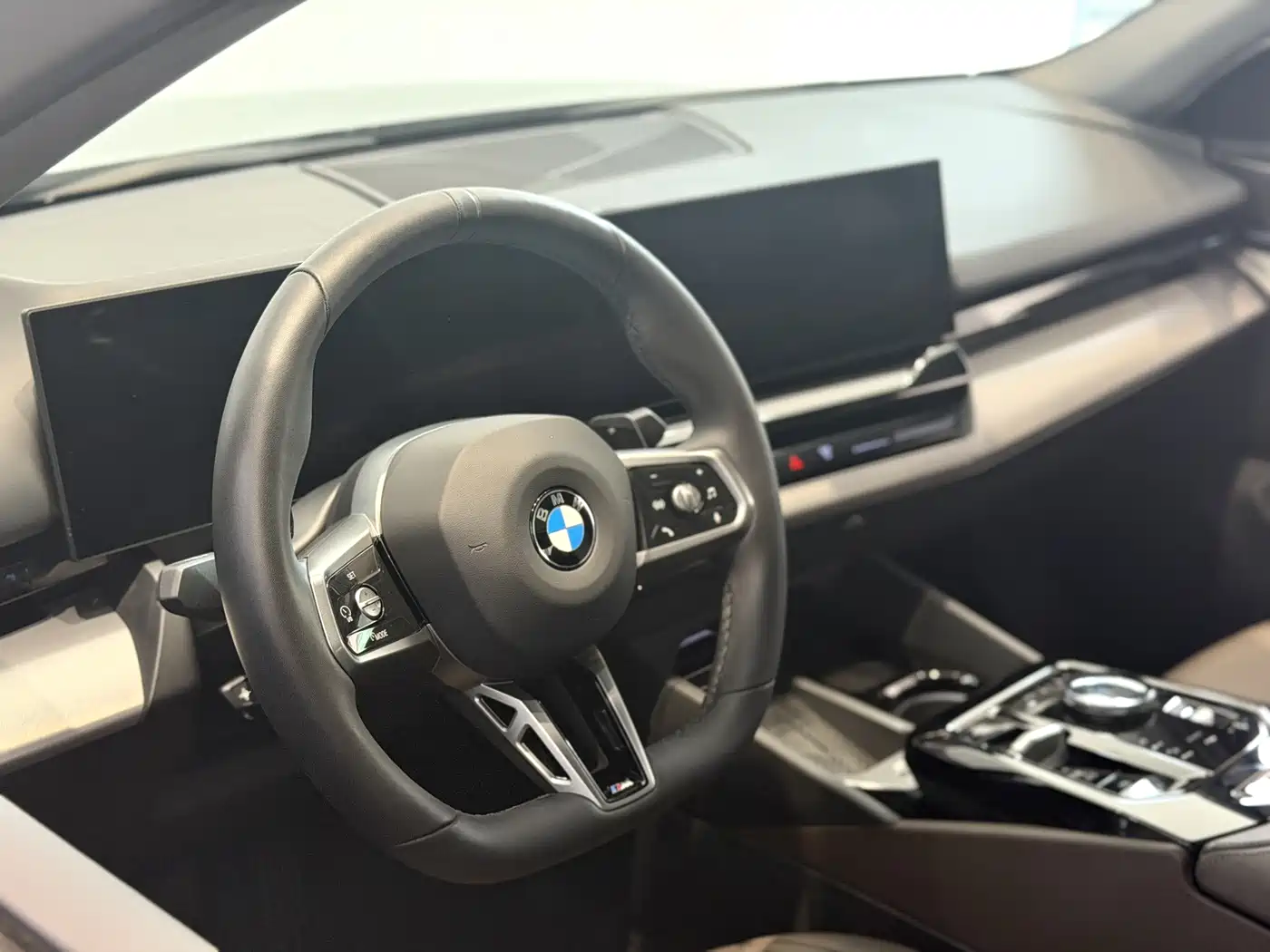 BMW 5 Series 2024 525Li M Sport Package фото 6