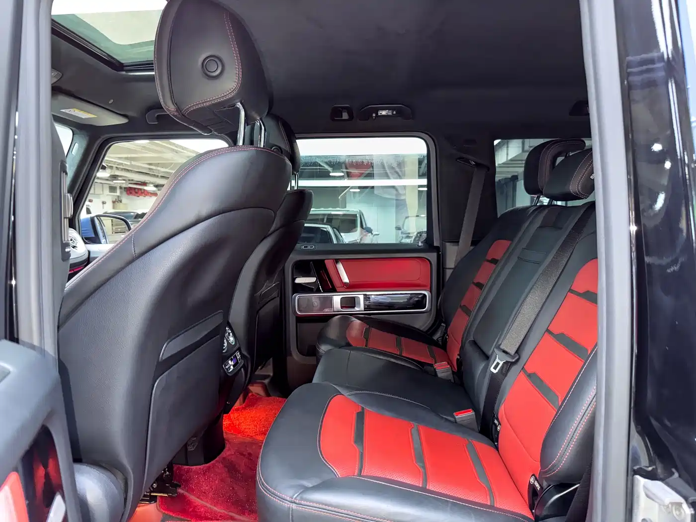 صورة 13 - Mercedes-Benz G-Class AMG