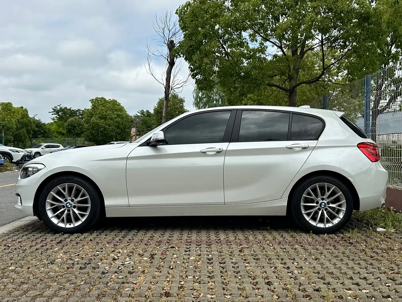 BMW 1 Series (Import) 2016 120i Sport Design Package фото 4