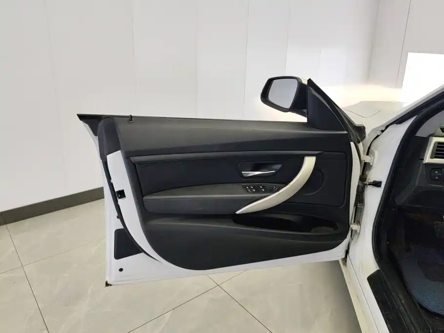 BMW 3 Series GT 2015 2014 320i Leading Edition