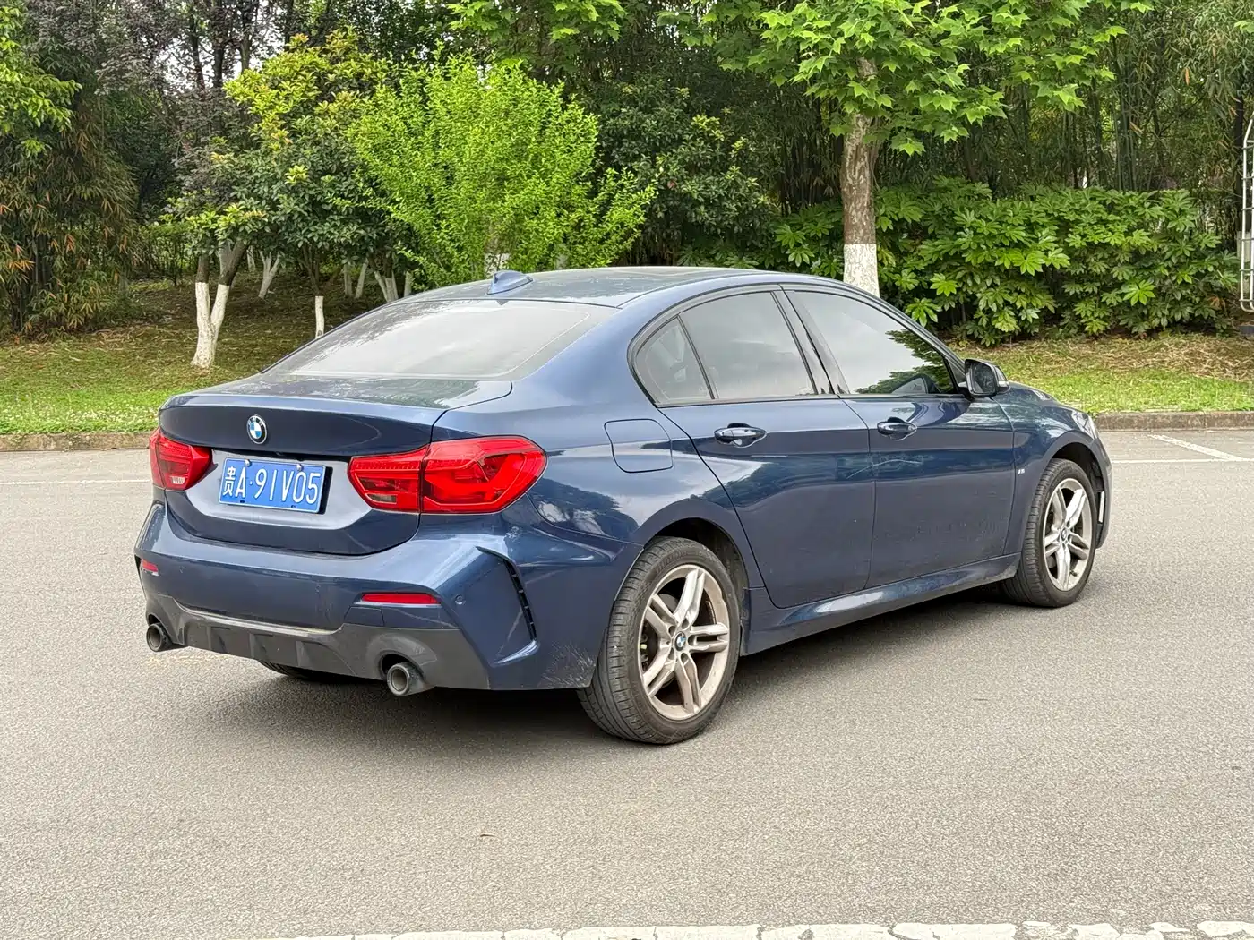 BMW 1 Series 2023 125i M Sport Shadow Edition фото 9