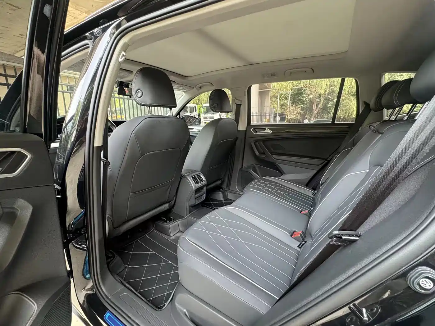Volkswagen Tiguan L 2025 Model 300TSI Auto 2WD Dragon Edition фото 11