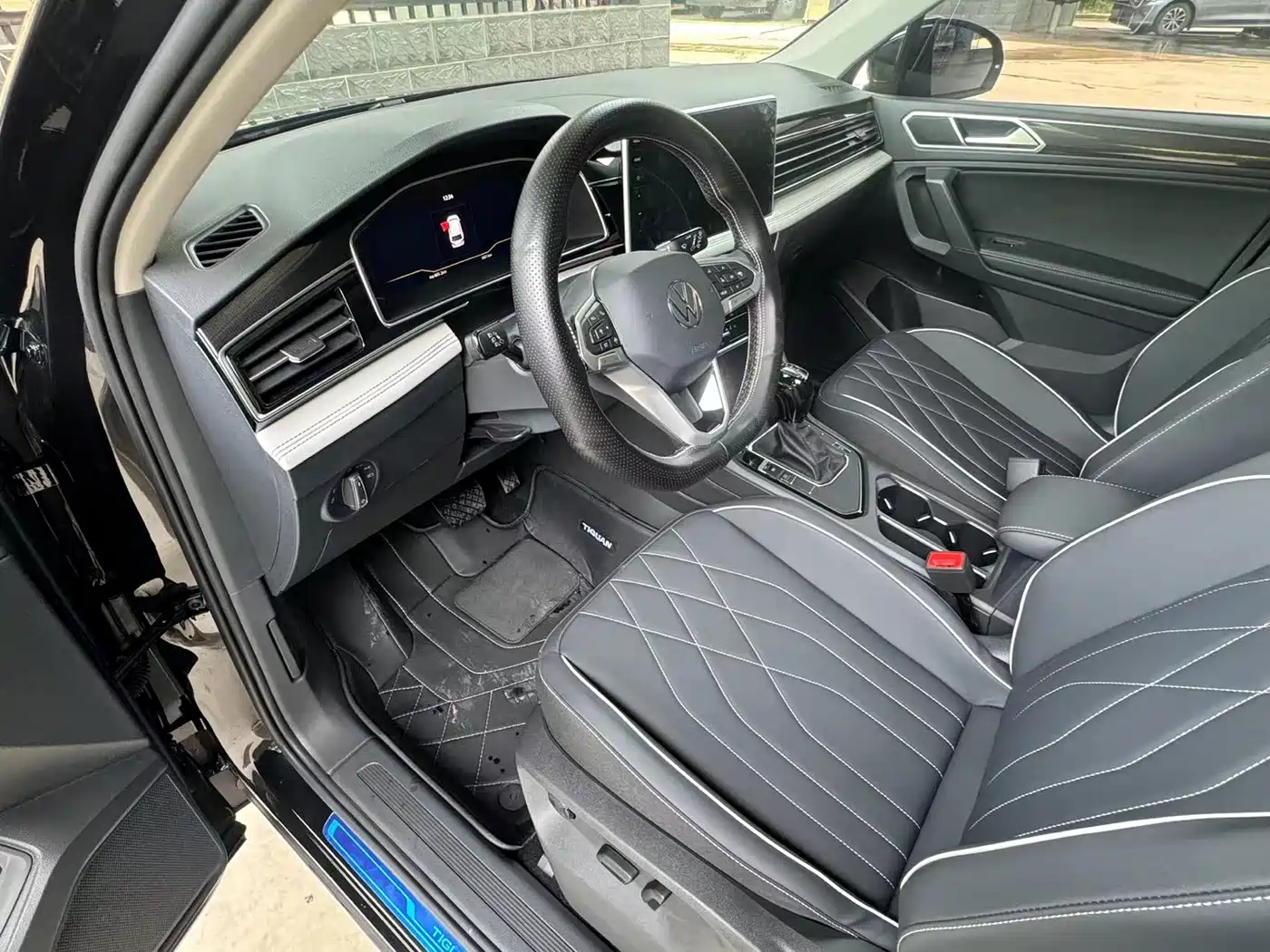 Volkswagen Tiguan L 2025 Model 300TSI Auto 2WD Dragon Edition фото 10