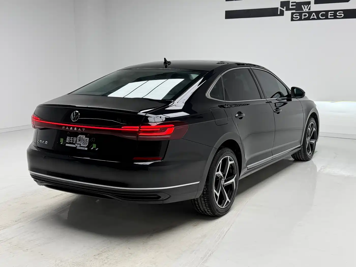 Volkswagen Passat 2025 Outstanding 330TSI Starlight Elite Edition фото 4