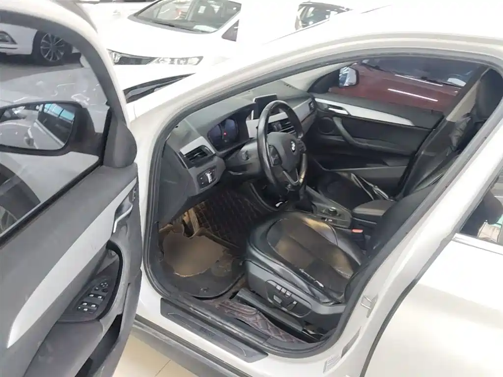 BMW X1 2018 sDrive20Li Leading Model фото 16