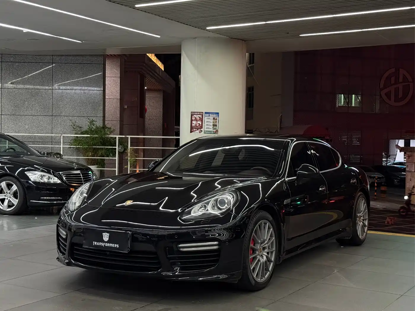 Фото 1 - Porsche Panamera