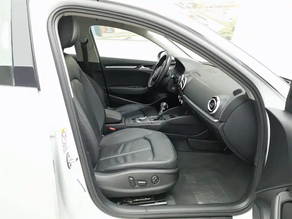Audi A3 2016 Sportback 35 TFSI Style фото 23