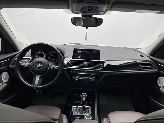 BMW 1 Series 2021 120i M Sport Shadow Edition фото 16