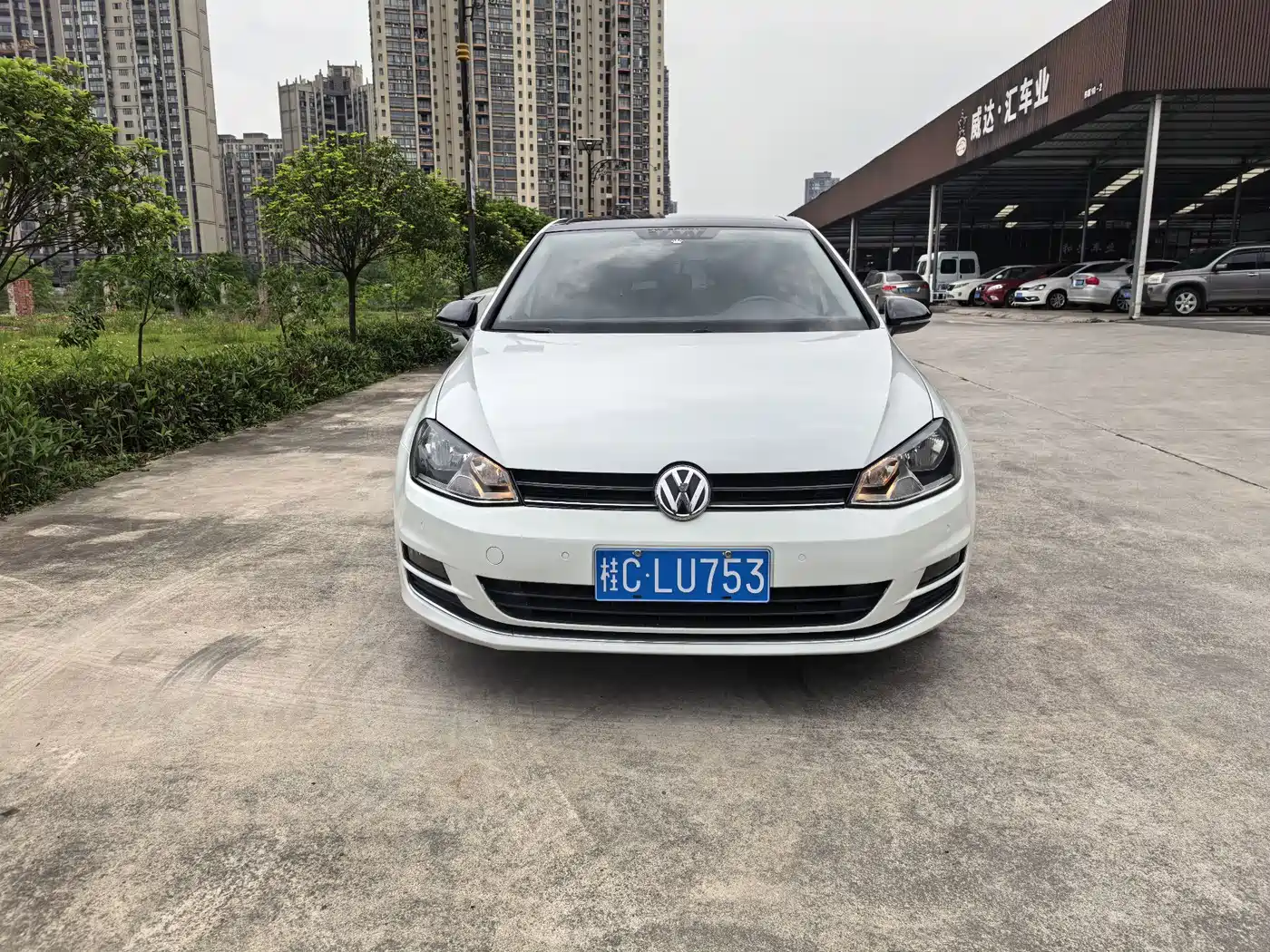 Volkswagen Golf 2017 1.6L Auto Comfort Millionth Edition фото 2