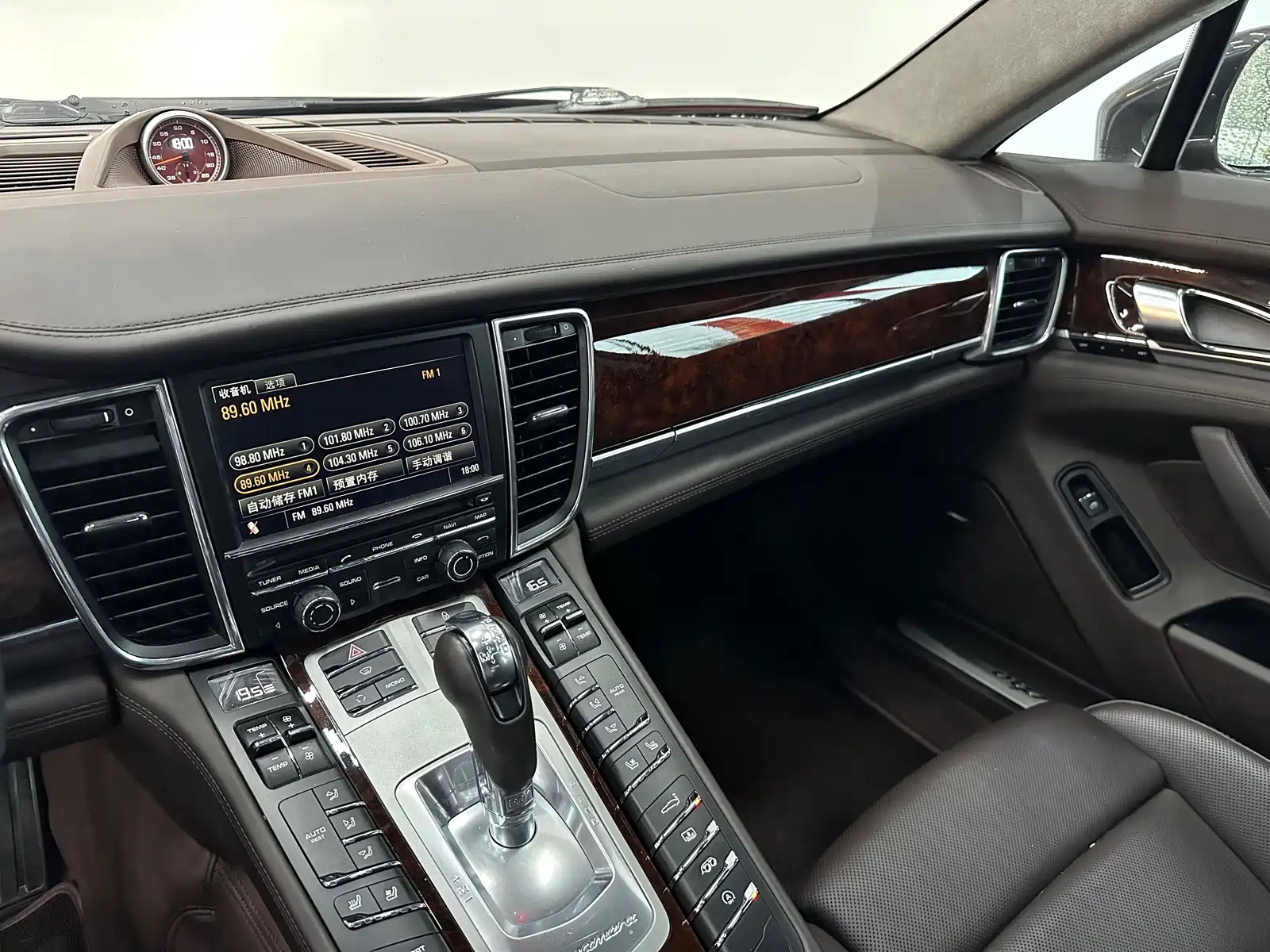 Photo 16 - Porsche Panamera