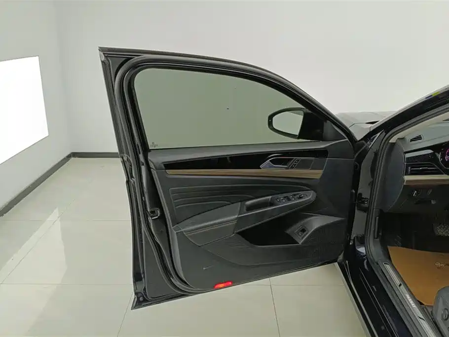 Volkswagen Passat 2019 330TSI Luxury Edition China VI фото 7