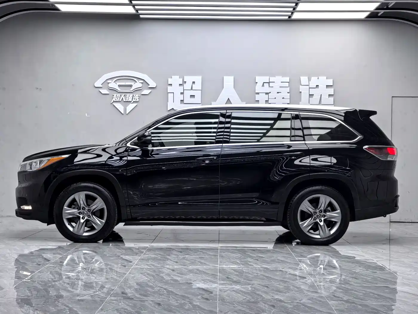 TOYOTA HIGHLANDER