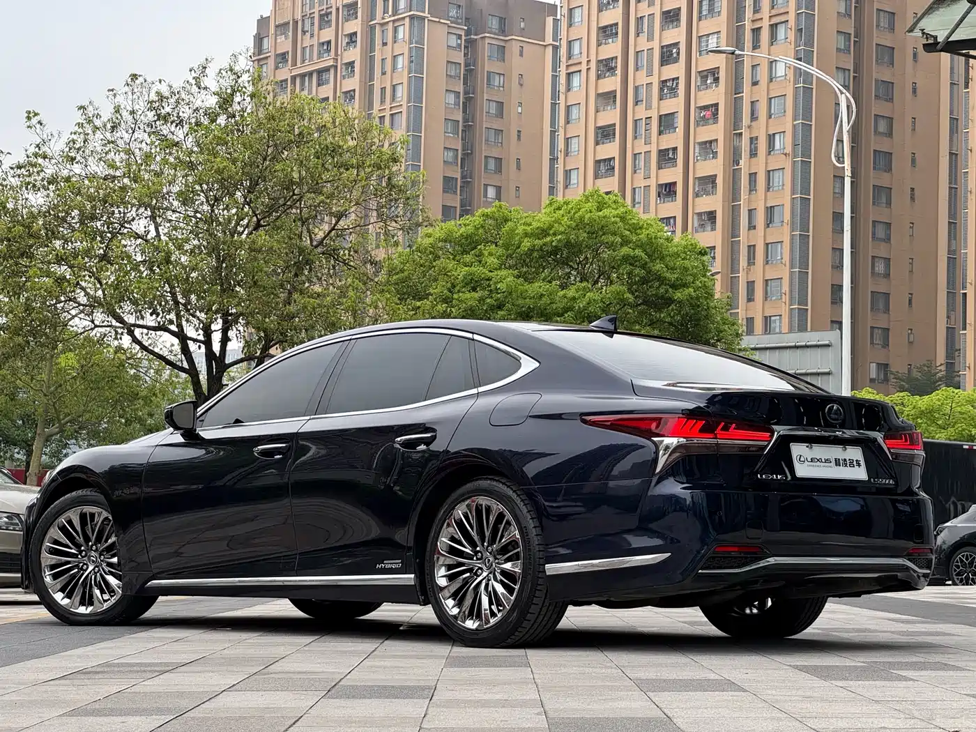 Lexus LS 2018 500h Executive Edition China VI фото 4