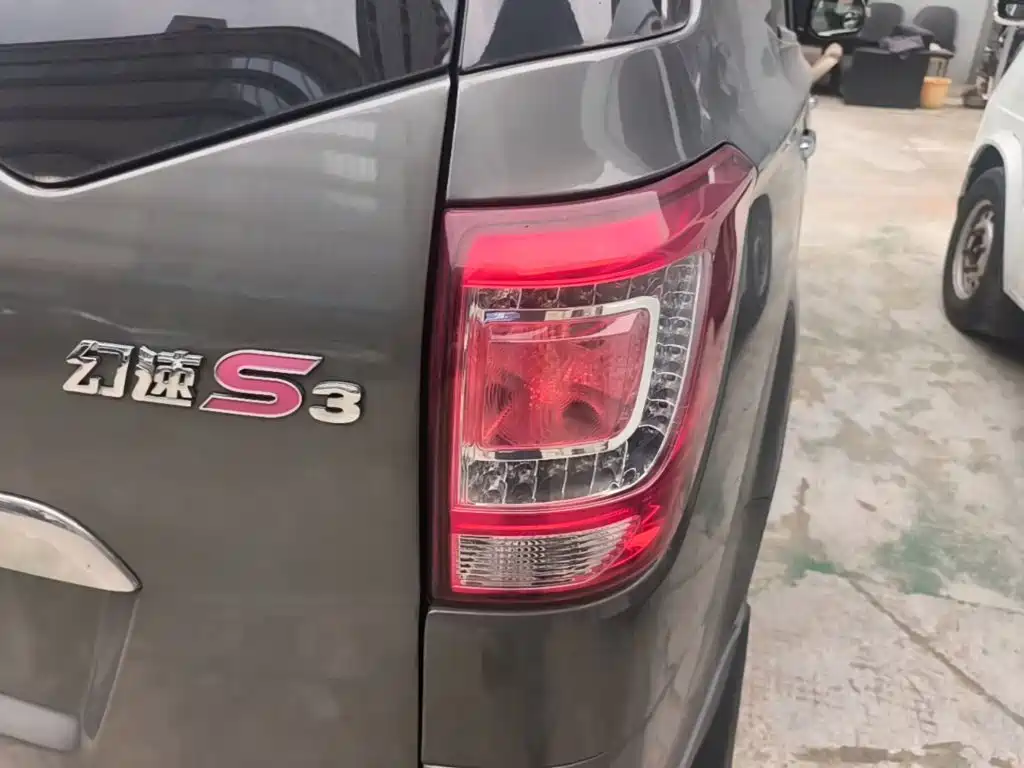 BAIC Huansu S3 2015 2015 1.8L Premium (China V)