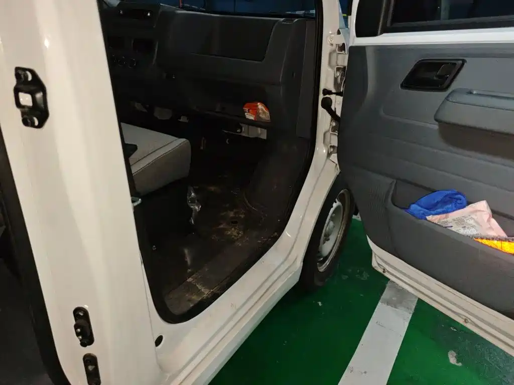 Wuling Motors Wuling Yangguang 2025 2024 300KM Comfort Bus Version 75kW