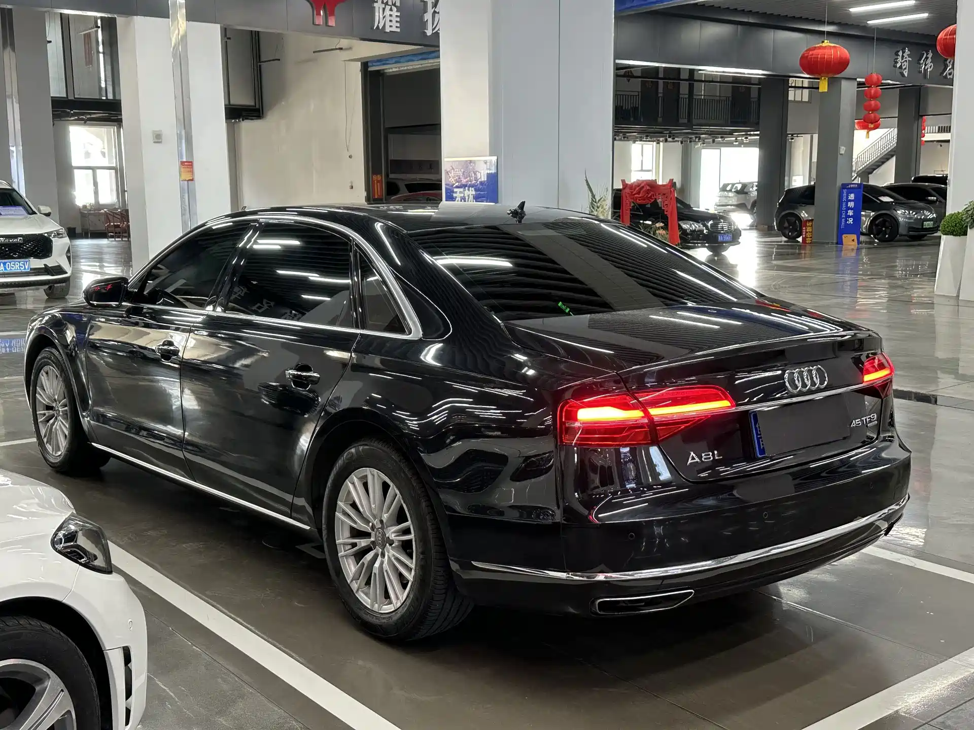 Photo 7 - Audi A8