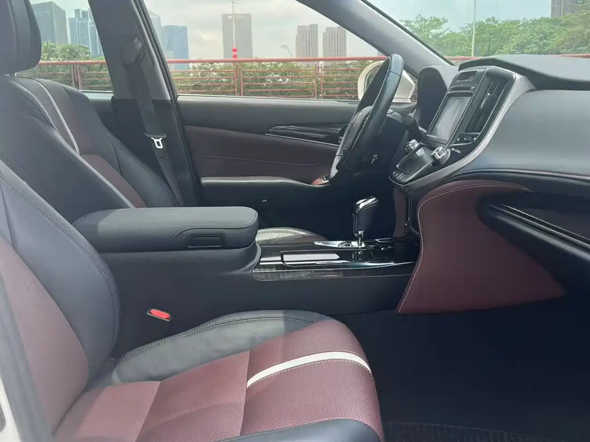 Toyota Crown 2017 2.0T Sport Edition фото 9