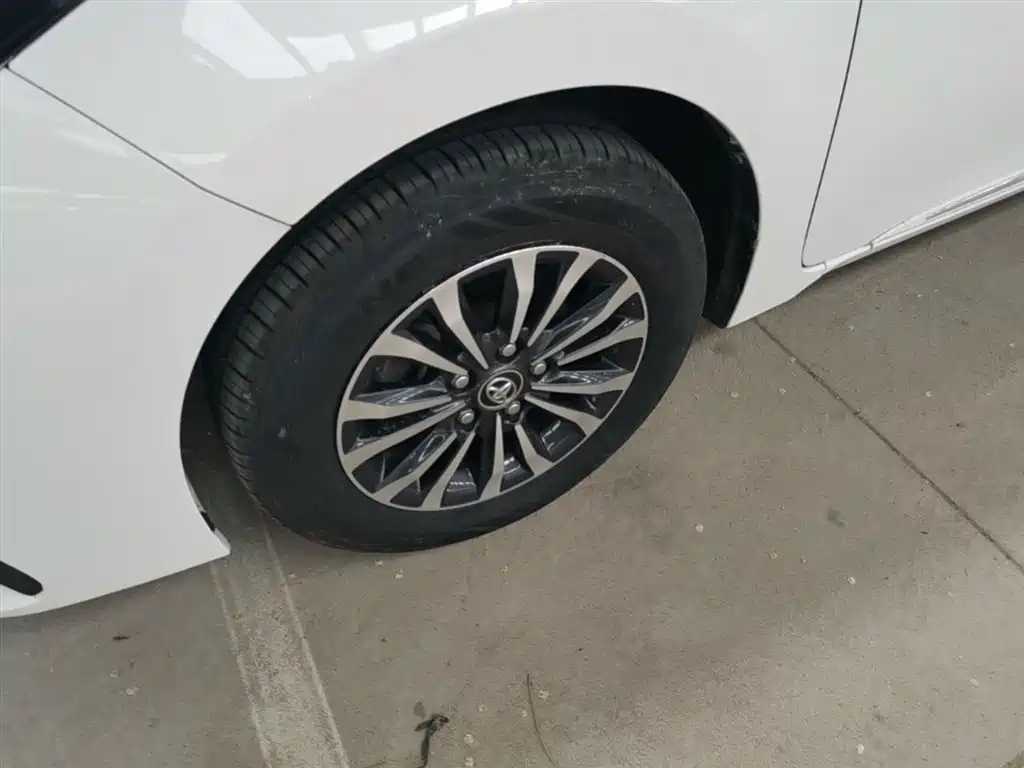 Toyota Corolla 2017 Facelift 1.2T S-CVT GL-i фото 23
