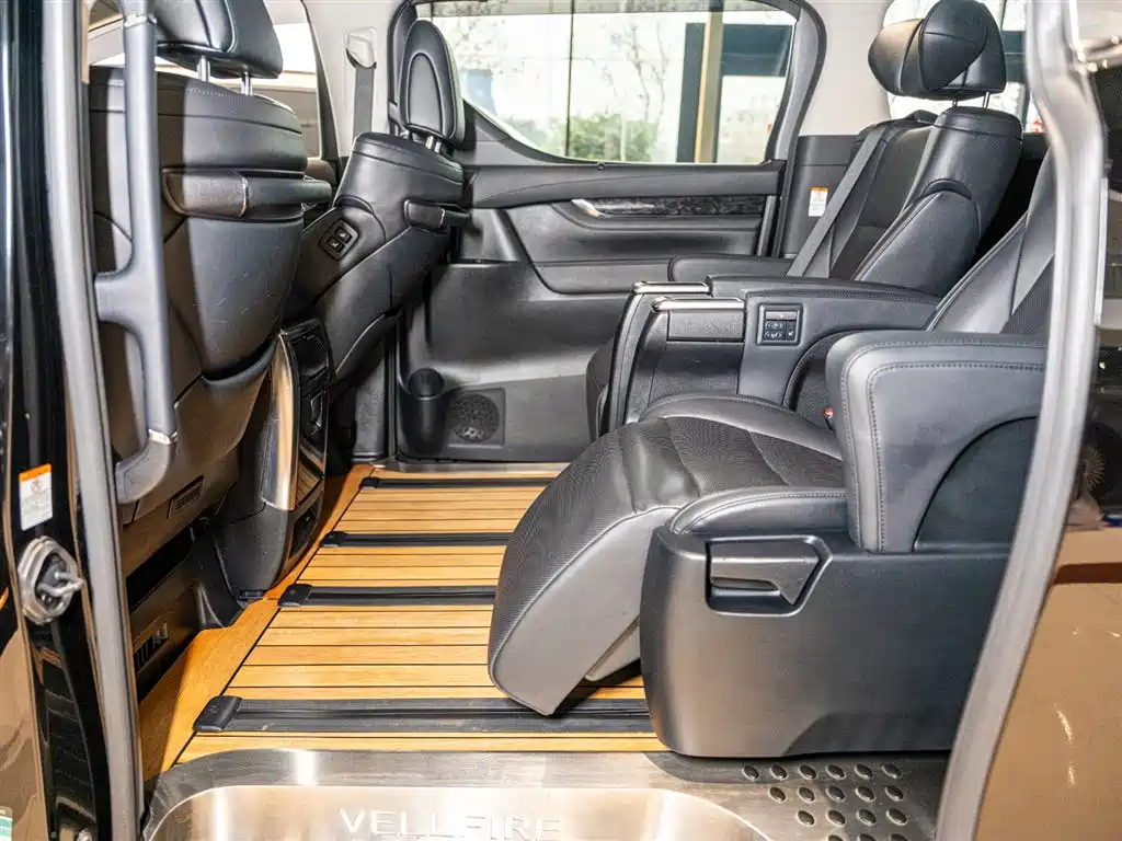 Toyota Vellfire 2020 Twin Engine 2.5L HV Luxury Edition фото 14