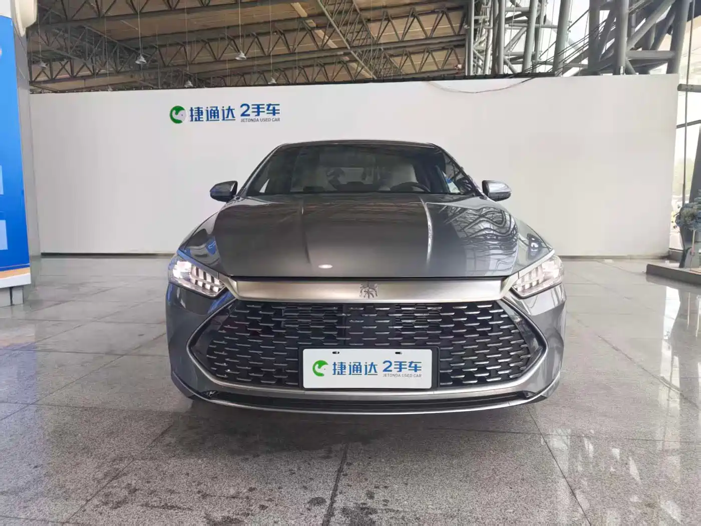 BYD Qin PLUS 2024 Glory Edition DM-i 55KM Leading фото 2