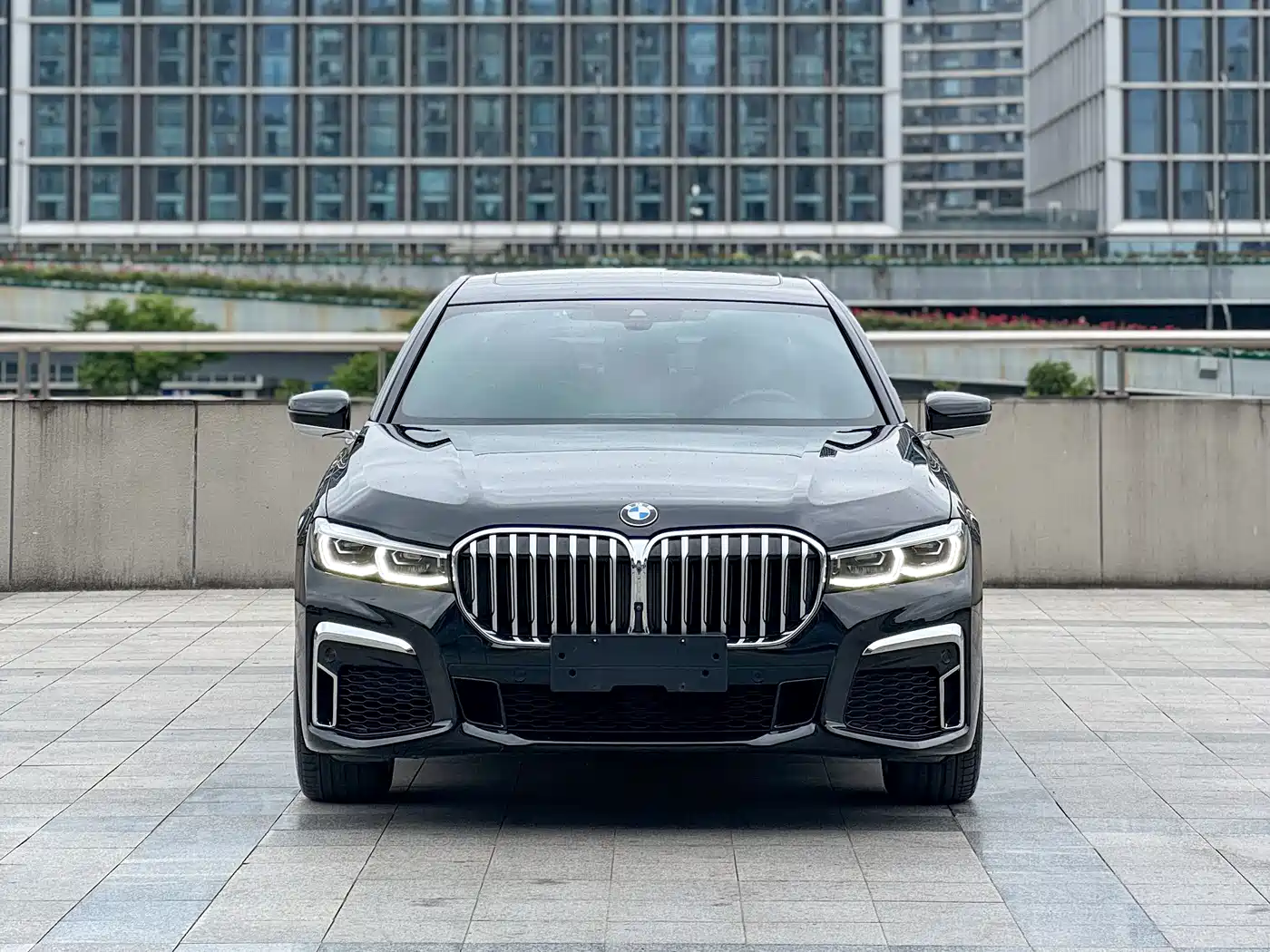 BMW 7 Series 2021 Model 740Li Leading M Sport Package фото 2