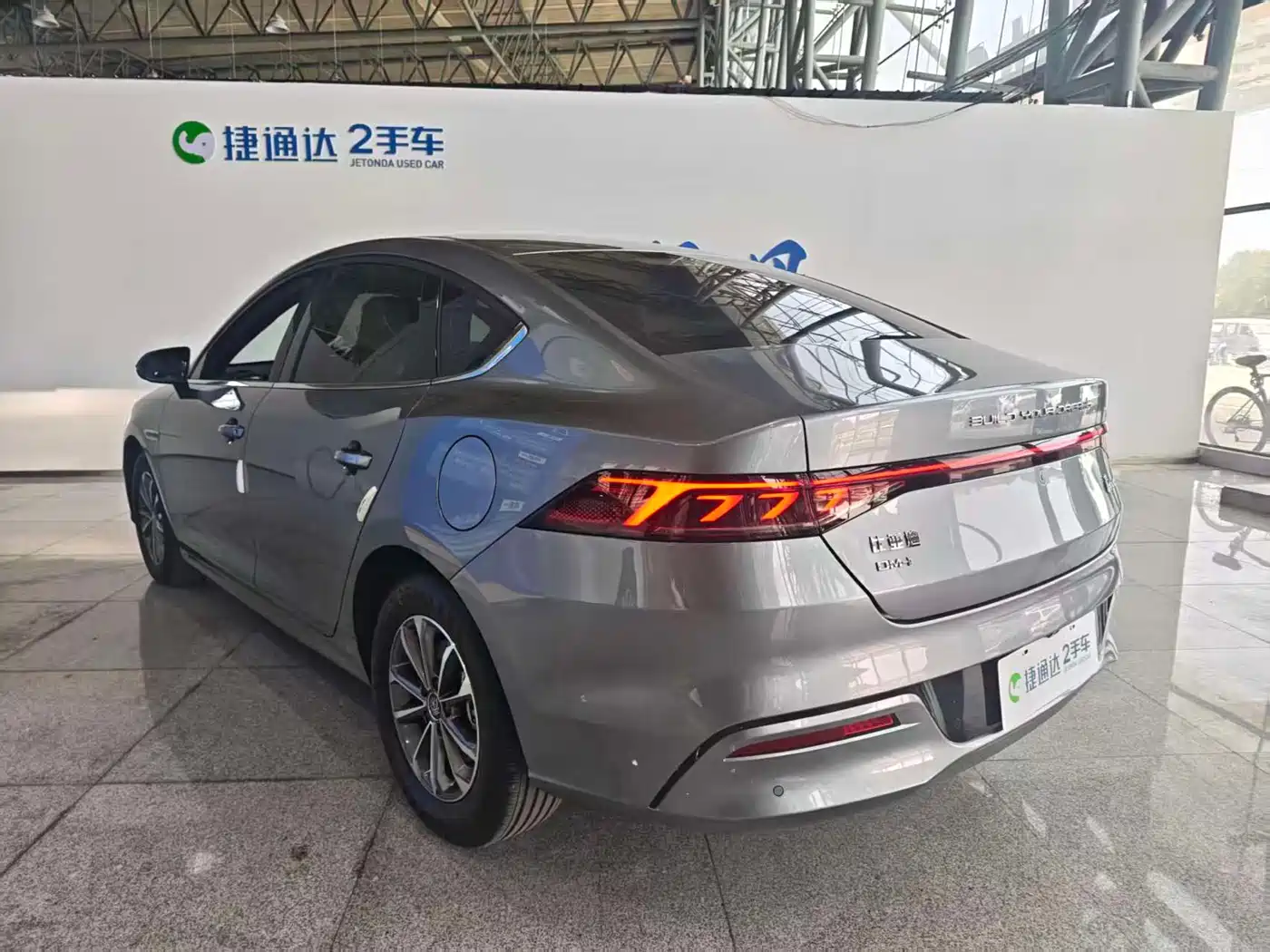 BYD Qin PLUS 2024 Glory Edition DM-i 55KM Leading фото 7
