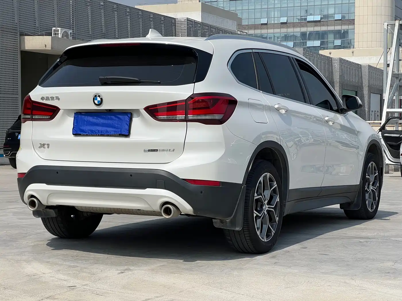 BMW X1 2022 sDrive25Li Leading фото 6