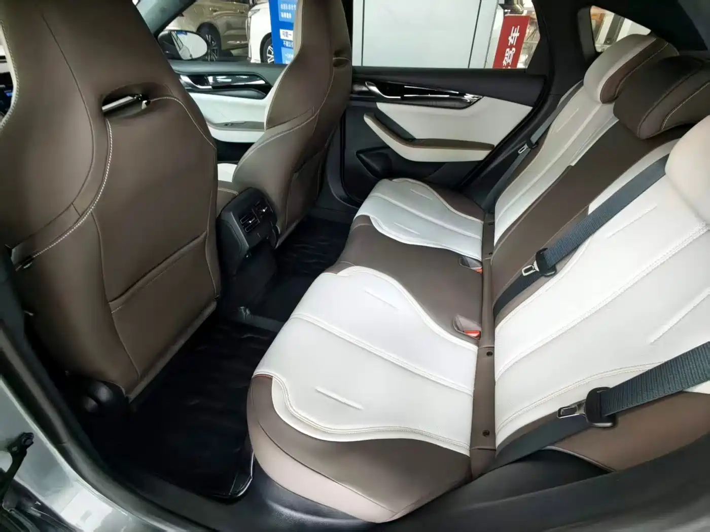 BYD Qin PLUS 2024 Glory Edition DM-i 55KM Leading фото 19