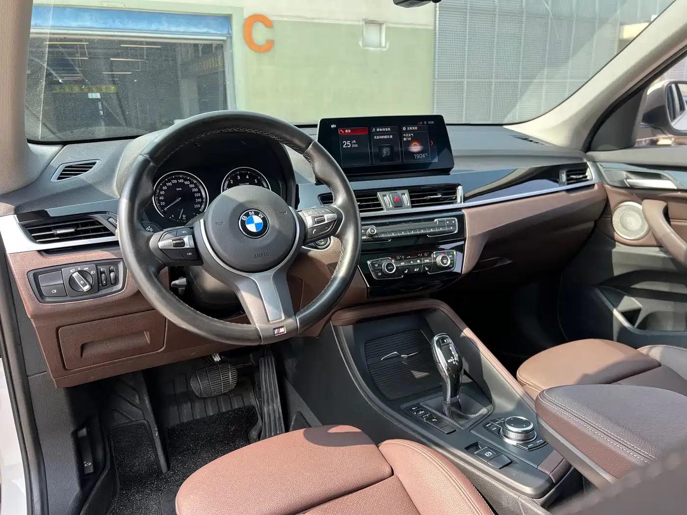 BMW X1 2022 sDrive25Li Leading фото 15