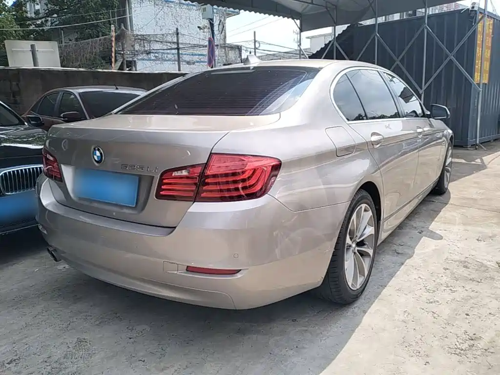 Photo 7 - BMW 5 Series