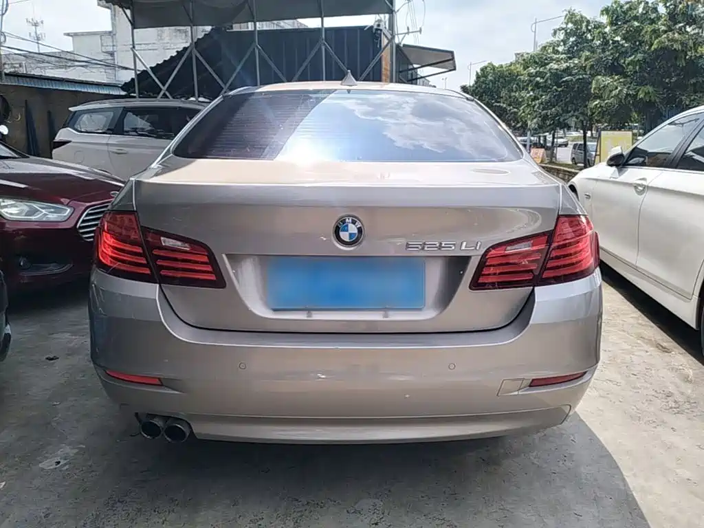 Photo 6 - BMW 5 Series