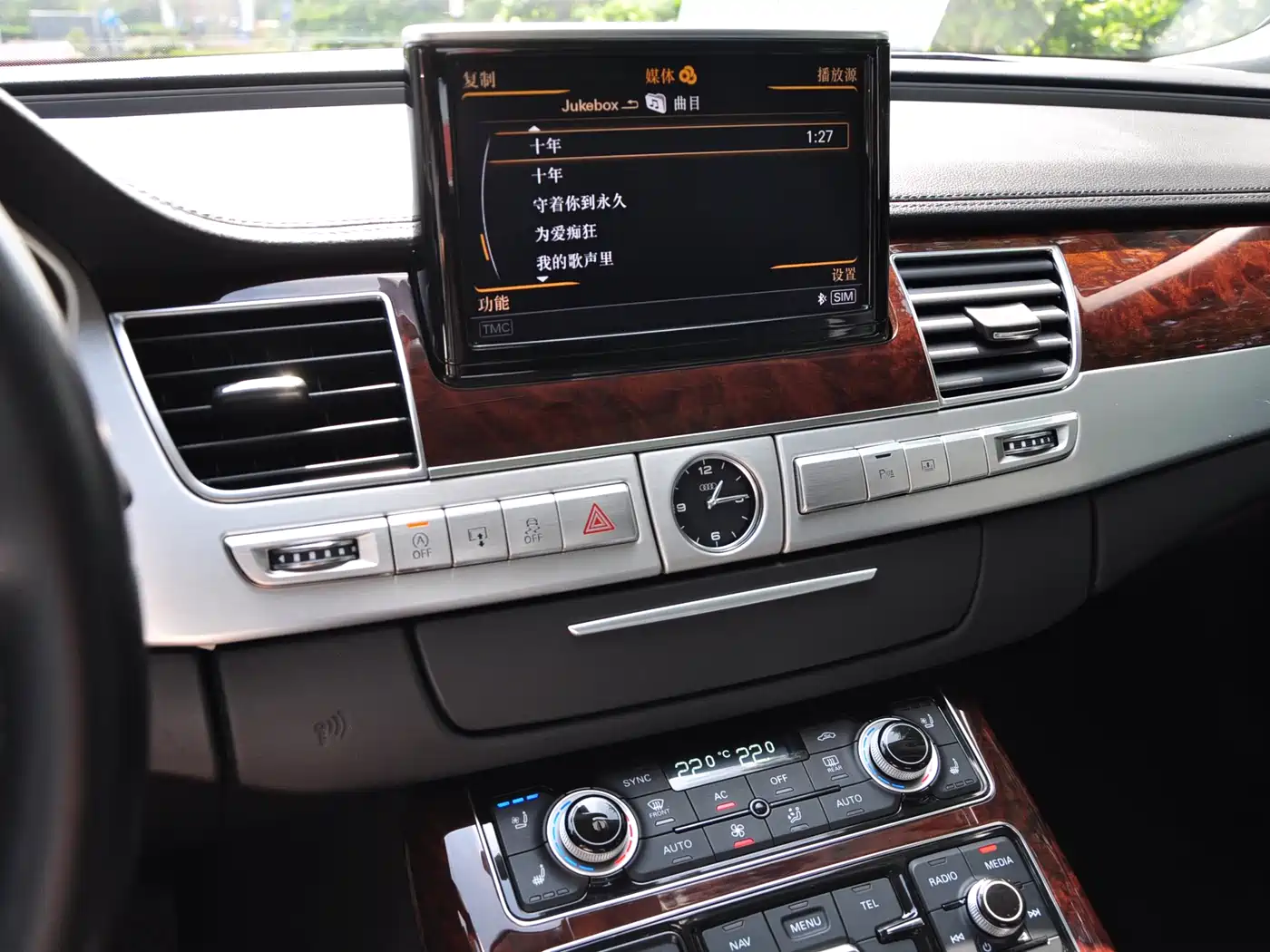 Audi A8 2012 A8L 6.3 FSI W12 quattro фото 10