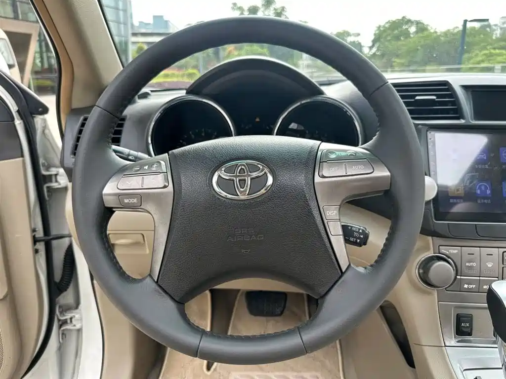 Toyota Highlander 2011 2.7L 2WD 7-seat Luxury фото 15