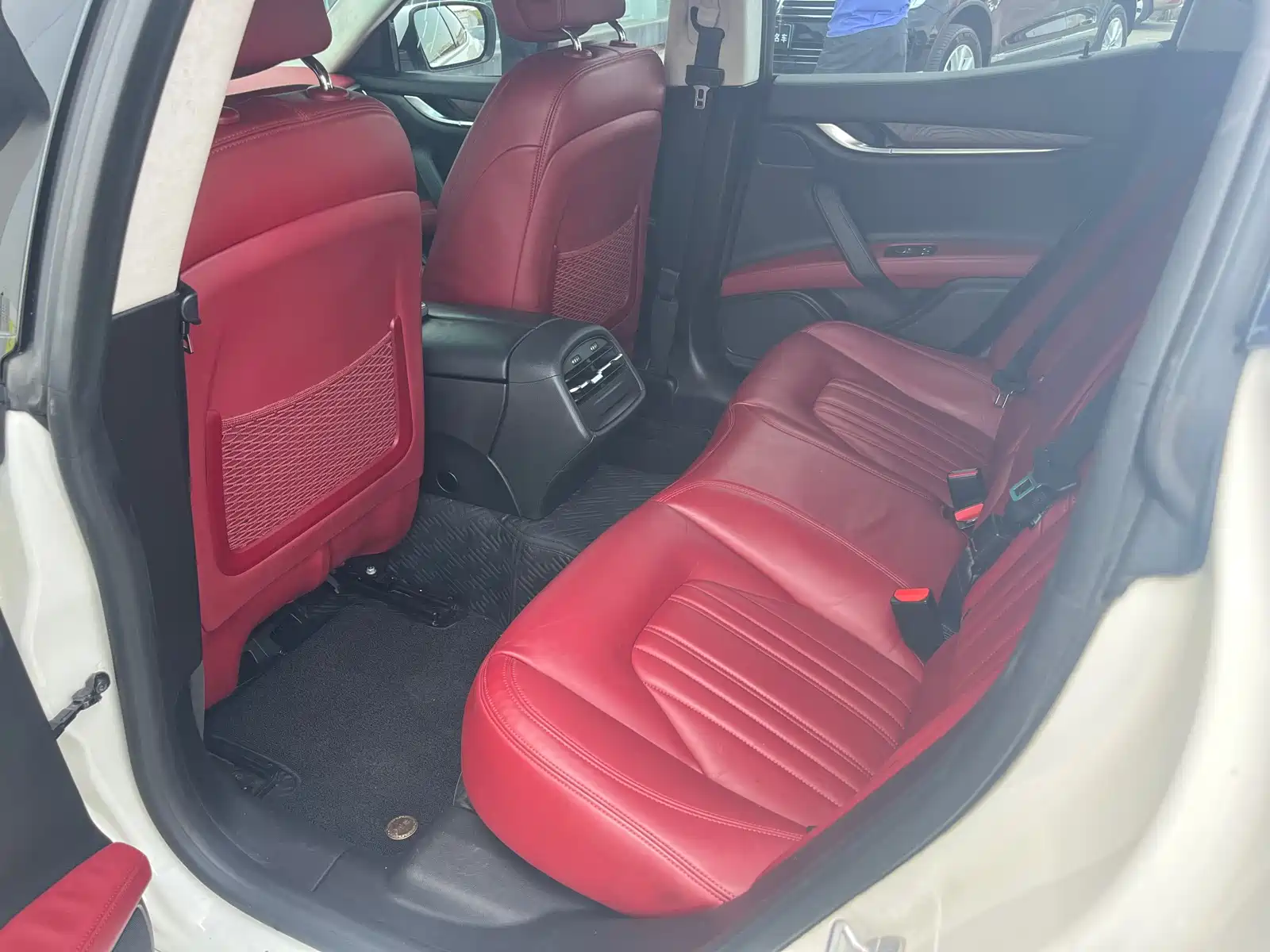Photo 12 - Maserati Ghibli