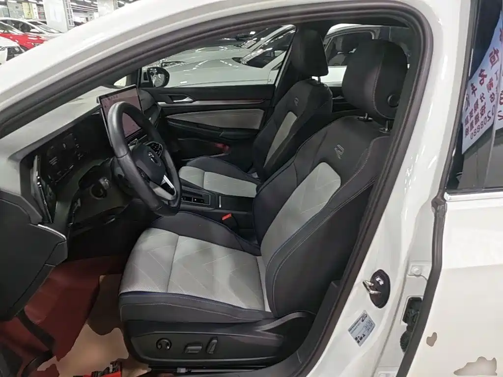 Photo 15 - Volkswagen Golf