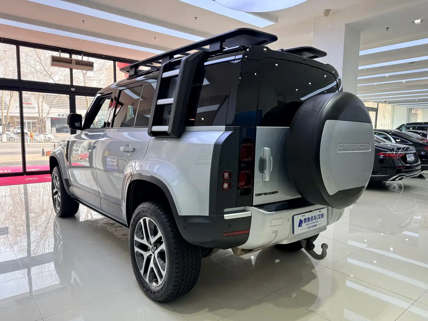 Land Rover Defender 2021 110 P400 Dark Special Edition фото 4
