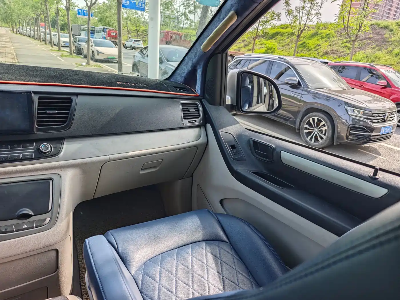SAIC Maxus Maxus G10 2014 Model Year 2.0T Auto Executive фото 12