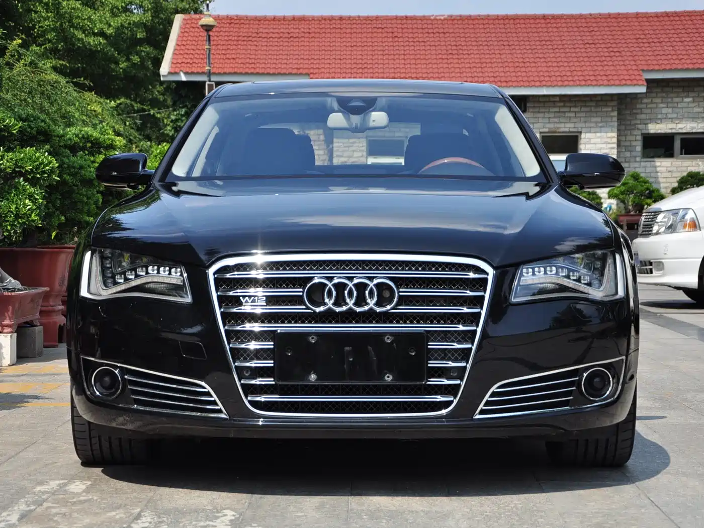 Audi A8 2012 A8L 6.3 FSI W12 quattro фото 2